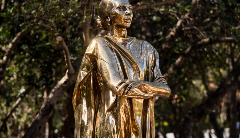 Μαρία Κάλλας: Το χρυσό άγαλμα που προκάλεσε έντονες αντιδράσεις – Τα καυστικά σχόλια στο twitter
