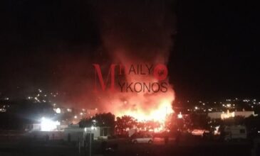 Μεγάλη φωτιά και εκρήξεις σε κατάστημα στη Μύκονο – Δείτε βίντεο