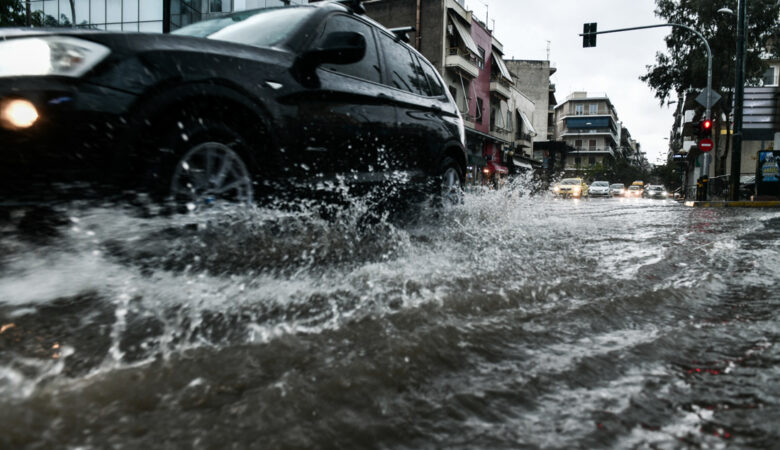 Αττική: «Έμφραγμα» στους δρόμους λόγω βροχής – Σε ποιους δρόμους παρατηρούνται τα μεγαλύτερα προβλήματα