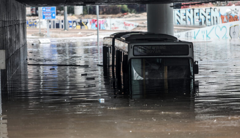 Εισαγγελική έρευνα για το «πλημμυρισμένο» λεωφορείο στην Ποσειδώνος