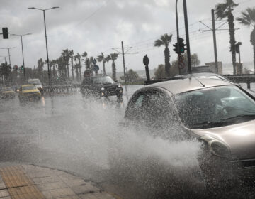 Διακοπή κυκλοφορίας των οχημάτων στη λεωφόρο Ποσειδώνος στο ύψος του παλαιού ιππόδρομου