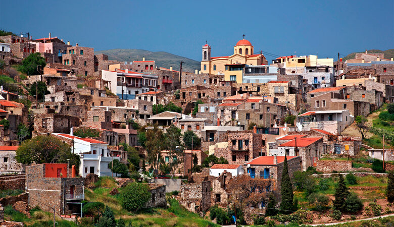 Τα εντυπωσιακά χωριά – λαβύρινθοι που βρίσκονται σε ελληνικό νησί