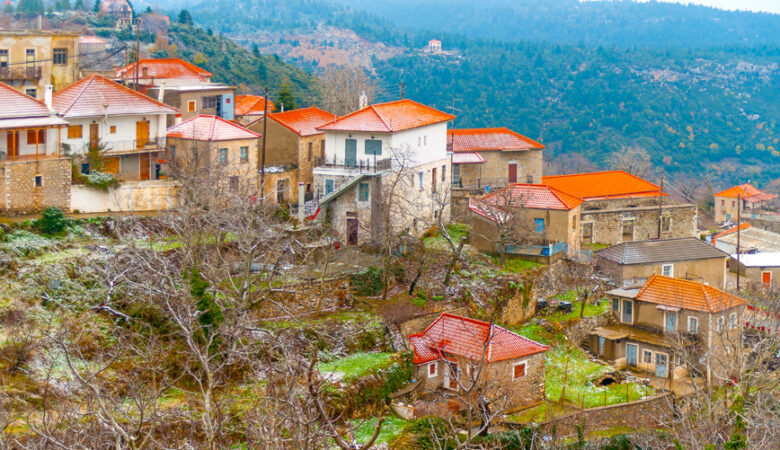 Κοσμάς: Απόλαυση το χωριό με απίθανη θέα από ψηλά