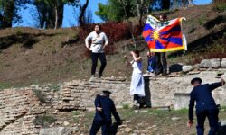 Αρχαία Ολυμπία: Συνελήφθησαν τέσσερις Θιβετιανοί κατά την αφή της Ολυμπιακής Φλόγας