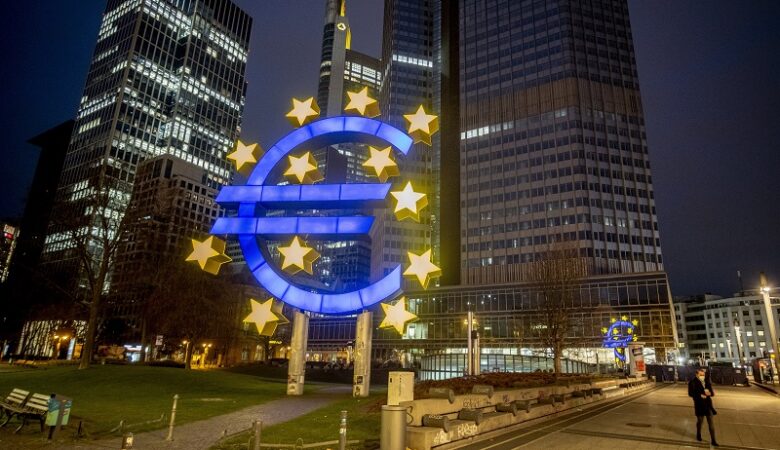 Η ΕΚΤ αναζητεί τρόπους προκειμένου να συνεχίσει να αγοράζει ελληνικά ομόλογα