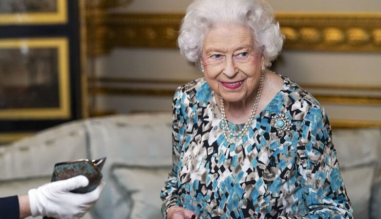 Βρετανία: Η βασίλισσα Ελισάβετ είπε ότι «δεν μπορεί να κινηθεί»
