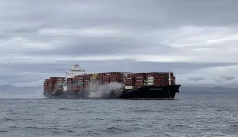 Καναδάς: Συναγερμός για φωτιά σε πλοίο με εμπορευματοκιβώτια – «Εκλύονται τοξικά αέρια»