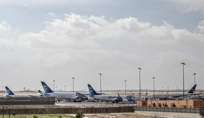 Θρίλερ με αιγυπτιακό αεροσκάφος: Εξέπεμψε σήμα κινδύνου και επέστρεψε στο Κάιρο μετά από μία ώρα