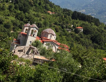 Ροπωτό: Πώς είναι το χωριό που βουλιάζει 10 χρόνια αργότερα από την πρώτη κατολίσθηση