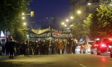 Θεσσαλονίκη: Πέταξαν μολότοφ στην πορεία διαμαρτυρίας για το θάνατο του 18χρονου στο Πέραμα