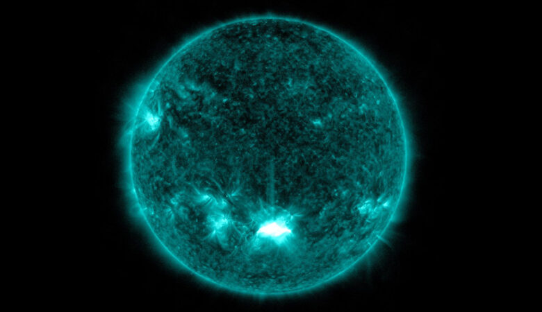 Ο Ήλιος εκτόξευσε μια ισχυρή ηλιακή έκλαμψη – Φθάνει σύντομα στη Γη