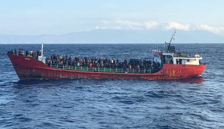 «Όχι» από την Τουρκία για να της επιστραφεί το πλοίο με τους 400 μετανάστες