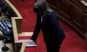 Τόνια Αντωνίου: Ορκίστηκε βουλευτής του ΚΙΝΑΛ – Στη θέση της Φώφης Γεννηματά