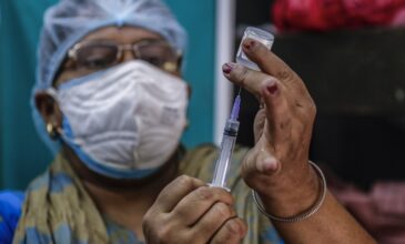 Κορονοϊός: Ο ΠΟΥ ενέκρινε για επείγουσα χρήση το πρώτο ινδικό εμβόλιο