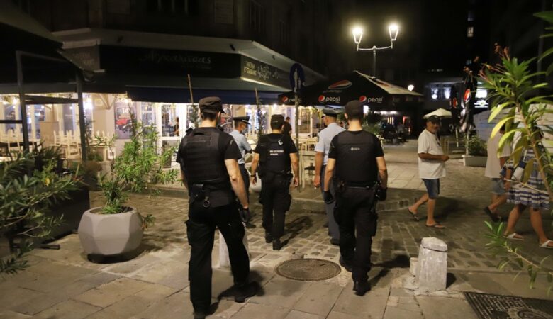 Κορονοϊός: Έξι συλλήψεις, εκατοντάδες παραβάσεις και «λουκέτο» σε 10 καταστήματα