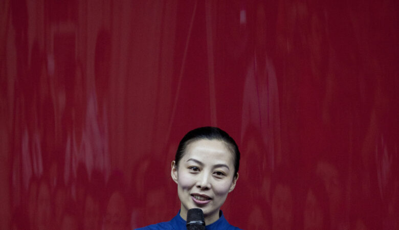 Γουάνγκ Γιαπίνγκ: Αυτή είναι η πρώτη Κινέζα που περπάτησε στο διάστημα