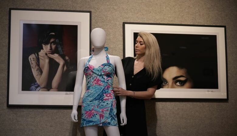 Έιμι Γουάινχαουζ: Το φόρεμα της στην τελευταία συναυλία πωλήθηκε 243.000 δολάρια