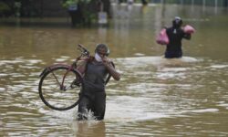 Τουλάχιστον 25 νεκροί σε Σρι Λάνκα και Ινδία από σφοδρές βροχοπτώσεις