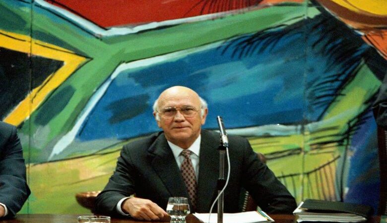 Φρέντερικ Ντε Κλερκ: Απεβίωσε ο πρώην πρόεδρος της Νότιας Αφρικής που τελείωσε το απαρχάιντ