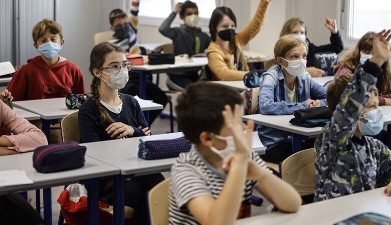 Κορονοϊός: Υποχρεωτική η χρήση μάσκας για τα παιδιά του δημοτικού στη Γαλλία