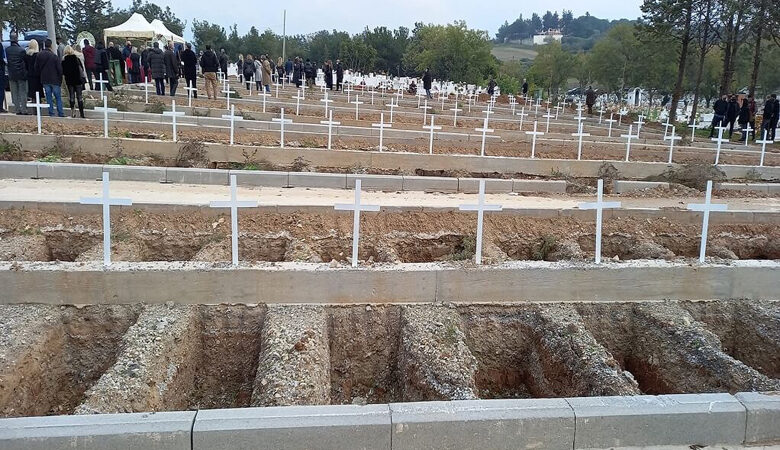Σκηνικό πολέμου: Δεκάδες νέοι τάφοι ανοίγουν στα κοιμητήρια της Θεσσαλονίκης