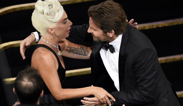 O Μπράντλεϊ Κούπερ εξηγεί γιατί παρίσταναν με την Lady Gaga τους ερωτευμένους