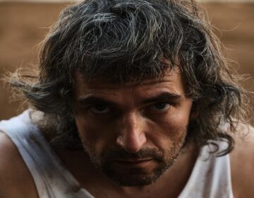 Άρης Σερβετάλης: Αποχώρησε από το θέατρο «Κιβωτός» – Δεν θέλει να παίζει μόνο για εμβολιασμένους