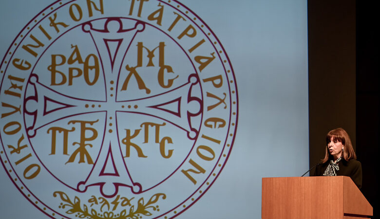 «Στυλοβάτη του Ελληνισμού, της Ορθοδοξίας και της Χριστιανοσύνης» χαρακτήρισε η Σακελλαροπούλου τον Πατριάρχη Βαρθολομαίο