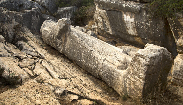 Τρία εντυπωσιακά αγάλματα στην Ελλάδα και οι θρύλοι που τα συνοδεύουν