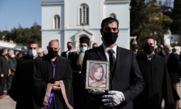 Φώφη Γεννηματά: Συγκίνηση στο μνημόσυνο για τις 40 ημέρες από τον θάνατο της – Δείτε τις φωτογραφίες