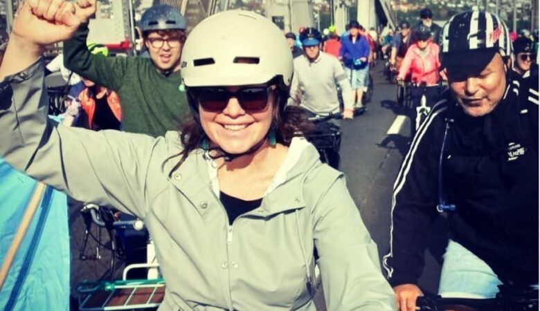 Νέα Ζηλανδία: Βουλευτής των Πρασίνων πήγε με το ποδήλατο στο μαιευτήριο να γεννήσει