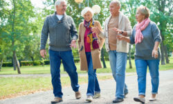 Έρευνα: 500 έξτρα βήματα τη μέρα μειώνουν 14% τον κίνδυνο για την καρδιά ενός ηλικιωμένου
