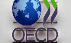 ΟΟΣΑ: Ανησυχία για τις επιπτώσεις της μετάλλαξης Όμικρον στην παγκόσμια οικονομία