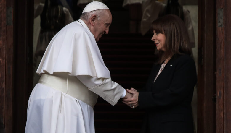 Πάπας Φραγκίσκος: Στο Προεδρικό Μέγαρο για τη συνάντηση με Σακελλαροπούλου – Μητσοτάκη