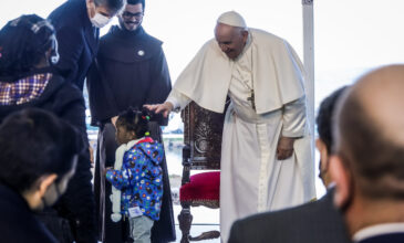 Πάπας Φραγκίσκος σε πρόσφυγες στη Λέσβο: Όποιος σας φοβάται, δεν σας έχει κοιτάξει στα μάτια