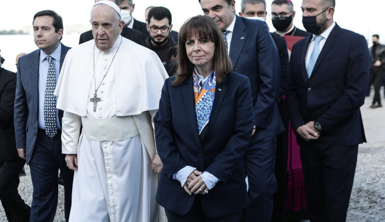 Σακελλαροπούλου: Προστάτης των φτωχών και των κατατρεγμένων ο Πάπας Φραγκίσκος