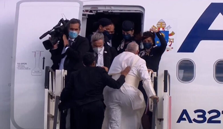 Πάπας Φραγκίσκος: Το παρ’ ολίγον ατύχημα την ώρα της αναχώρησης
