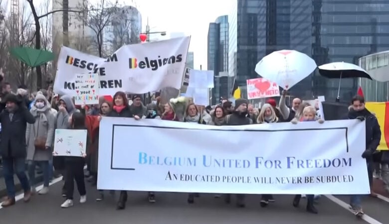 Κορονοϊός: Χιλιάδες διαδηλωτές στο Βέλγιο κατά του υποχρεωτικού εμβολιασμού στους υγειονομικούς