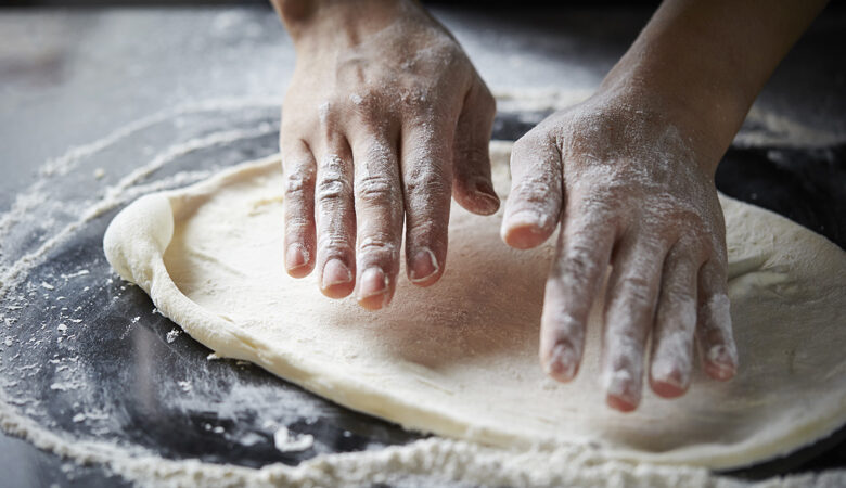 ΗΠΑ: Εκδικήθηκε την πρώην εταιρεία του βάζοντας ξυραφάκια σε ζύμη πίτσας