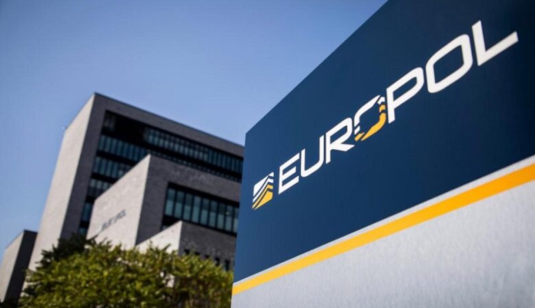 Επιτήδειοι εξαπατούν πολίτες με τη χρήση στοιχείων στελεχών της Europol