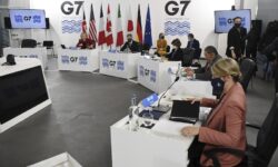 Η G7 προειδοποιεί τη Ρωσία για «μαζικές συνέπειες» αν επιτεθεί στην Ουκρανία