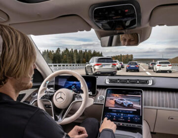 Η Mercedes ανοίγει τον δρόμο για την αυτόνομη οδήγηση