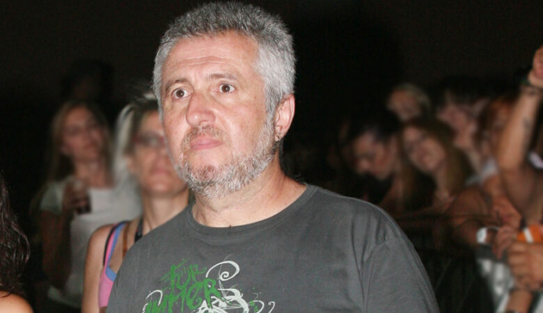 Στάθης Παναγιωτόπουλος: «Πουλάει τους δίσκους του για να τα βγάλει πέρα»