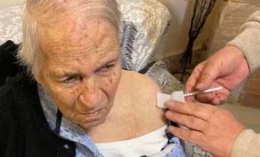 Κορονοϊός: Γιαγιά 106 ετών στο Βόλο έκανε από μόνη της το εμβόλιο