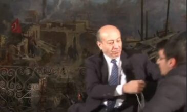 Χαμός στην Τουρκία: Δημοσιογράφος χαστούκισε τεχνικό στον «αέρα» εκπομπής – Δείτε το βίντεο
