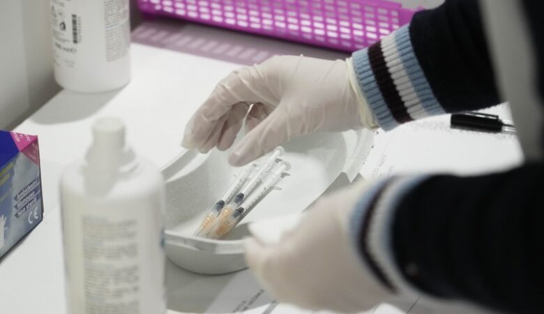 Ιταλία: Νοσοκόμα έκανε εμβόλια κατά του κορονοϊού στη Σικελία με άδειες σύριγγες