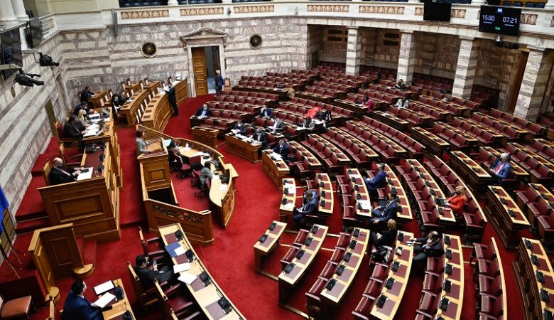 Βουλή: Ψηφίστηκε κατά πλειοψηφία το νομοσχέδιο «Δουλειές Ξανά»