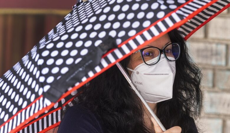 Κορονοϊός: Γιατί οι ειδικοί εισηγούνται τη χρήση της μάσκας KN-95 σε σούπερ μάρκετ και ΜΜΜ