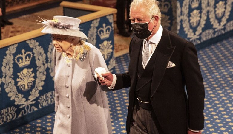 Συντροφιά με τον πρίγκιπα Κάρολο θα περάσει η βασίλισσα Ελισάβετ τα Χριστούγεννα