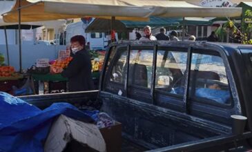 Ηράκλειο: Αυτοκίνητο παρέσυρε γυναίκα και δεκάδες πάγκους σε λαϊκή αγορά